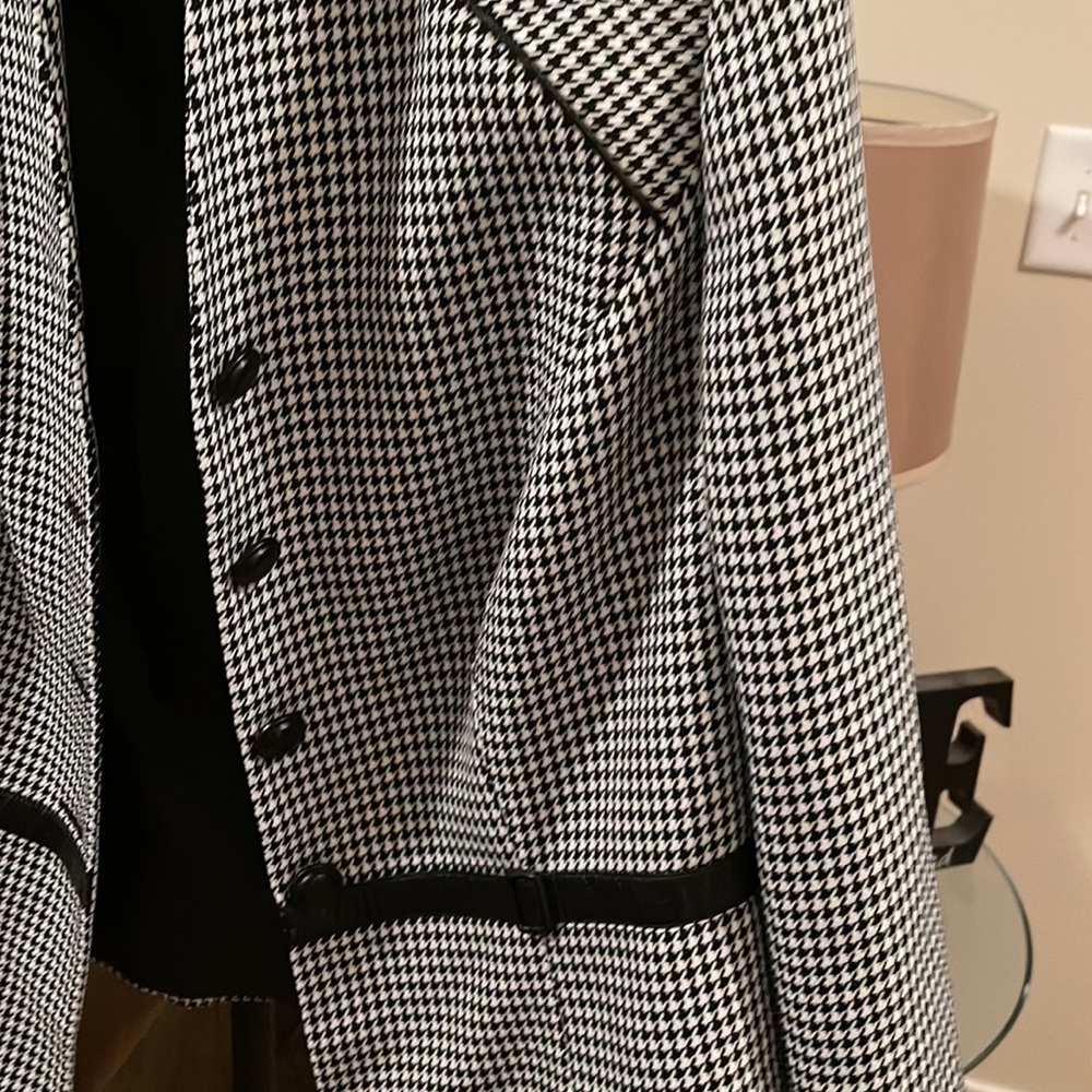 Buttoned down Houndstooth Blazer - Picture 3 of 5